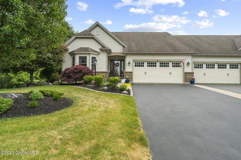 11 Meldon Ct, Mechanicville, NY 12118