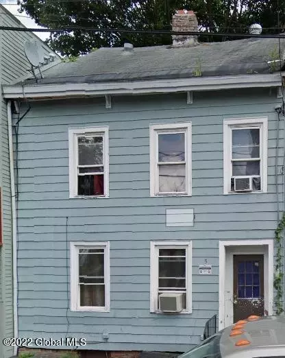 5 Robin St, Albany, NY 12206