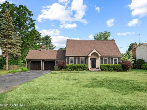 7 Elmwood Dr, South Glens Falls, NY 12803