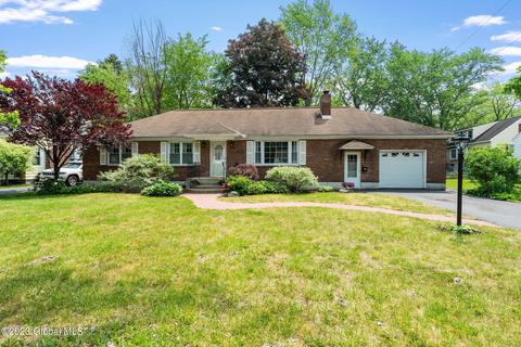 1404 Via Del Mar, Niskayuna, NY 12309