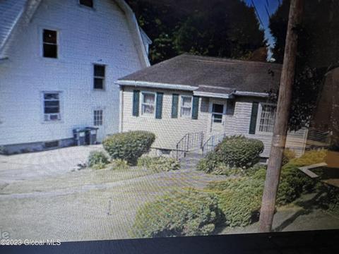 31 Douglas St, Wynantskill, NY 12198