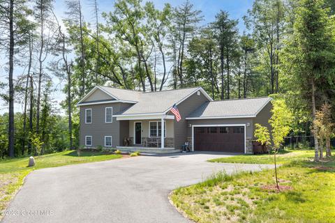 15 Lydia St, South Glens Falls, NY 12803