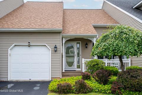 46 Raylinsky Ln #B, Mechanicville, NY 12118