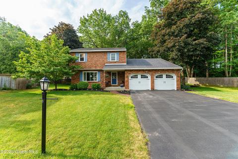 5 Lupine Ct, Albany, NY 12203