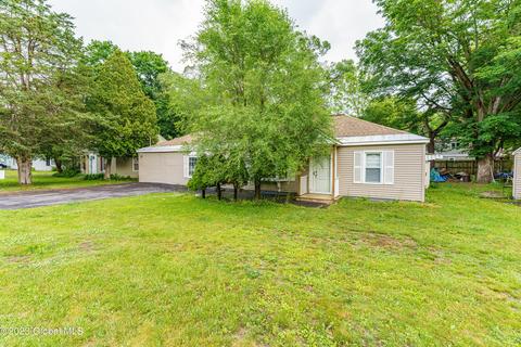 11 Tremont Dr, Nassau, NY 12123