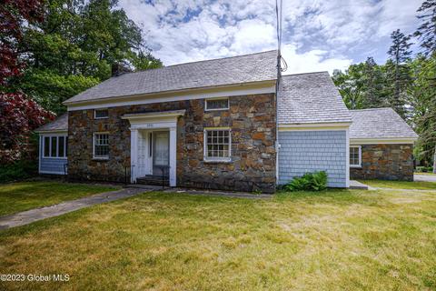 1026 Mohegan Rd, Niskayuna, NY 12309