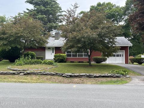 45 Cedar Ln, Scotia, NY 12302