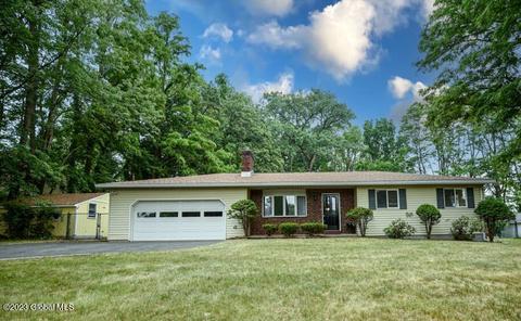 4 Homestead Dr, Latham, NY 12110