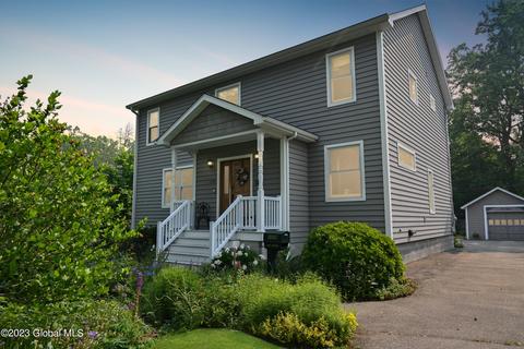 1218 S Country Club Dr, Niskayuna, NY 12309