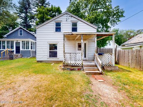 24 Pinehurst Rd, Colonie, NY 12205
