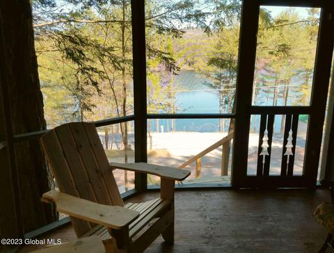 282 E Shore Dr, Adirondack, NY 12808