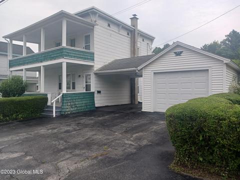 45 1st St, Hoosick Falls, NY 12090