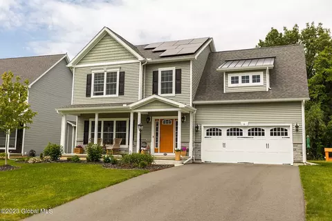 6 Abigail Ct, Glenmont, NY 12077