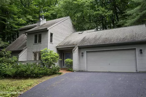 3 Beech Ridge Rd, Clifton Park, NY 12065