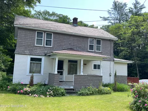 3 Mitchell Ave, Cambridge, NY 12816