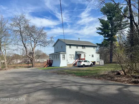 2 Castine St, Niskayuna, NY 12309