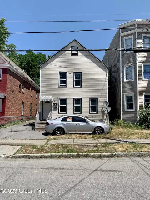 831 Bridge St, Schenectady, NY 12303