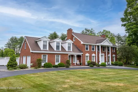 27 Orchard Dr, Queensbury, NY 12804