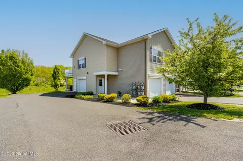 302 Worthington Ter, Wynantskill, NY 12198