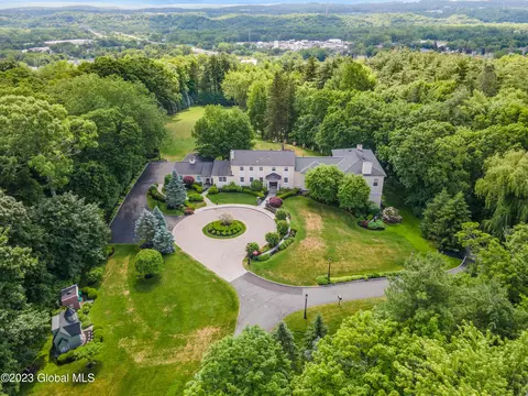 114 Woods Ln, Menands, NY 12204