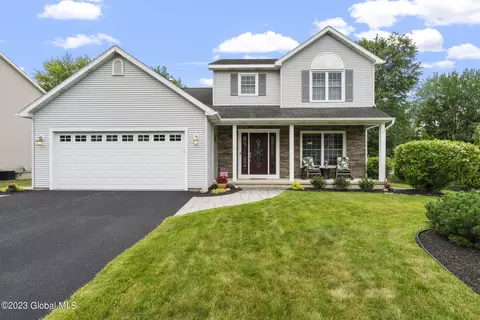 32 Runnel Dr, Schenectady, NY 12304