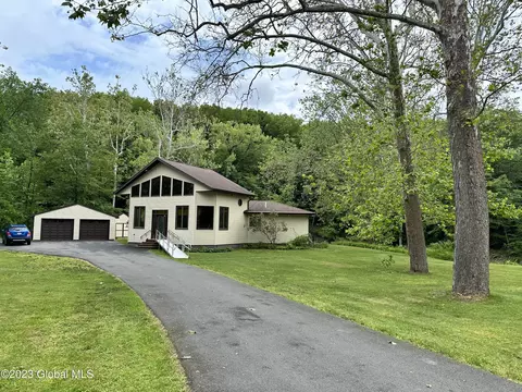 288 Brunswick Rd, Troy, NY 12180