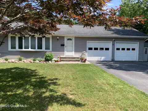 21 Knadler Dr, Latham, NY 12110