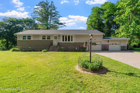 43 Frenchs Mill Rd, Altamont, NY 12009