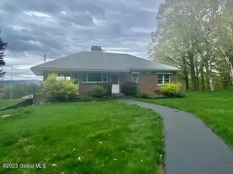 380 Smith Hill Rd, Troy, NY 12180