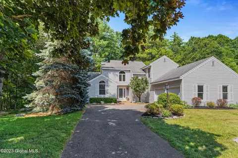 307 Highgate Dr, Slingerlands, NY 12159