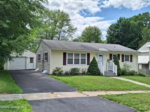 8 Fairview St, South Glens Falls, NY 12803