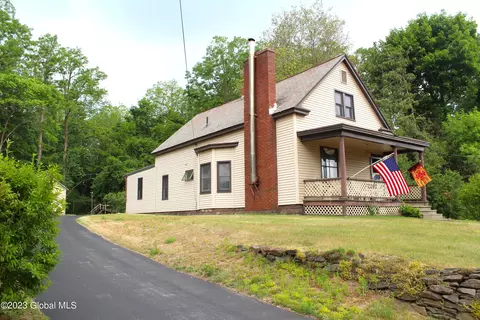 2092 Watt St, Schenectady, NY 12304