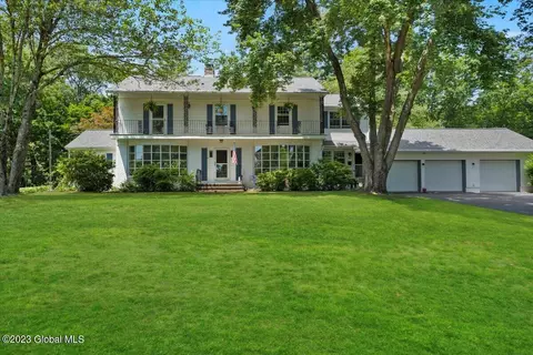 104 W Stephens Ln, Glenville, NY 12302