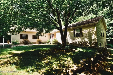 36 Kings Rd, Corinth, NY 12822