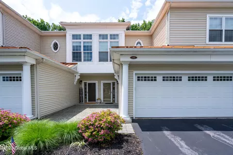 103 Vly Pointe Dr, Schenectady, NY 12309