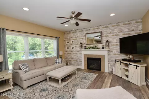 17 Green Fields Dr, Mechanicville, NY 12118 photo 11