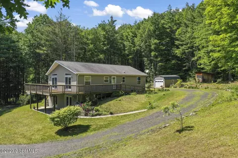 122 Colfax Rd, Cambridge, NY 12816