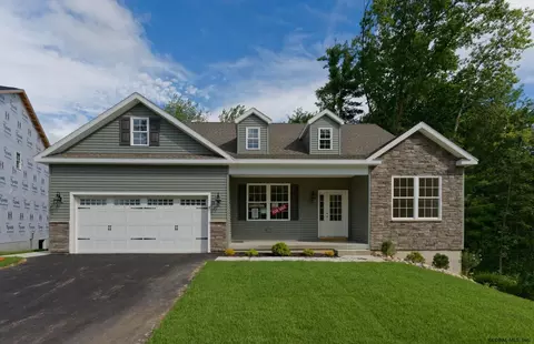 10 Aspen Dr, Ballston Lake, NY 12019