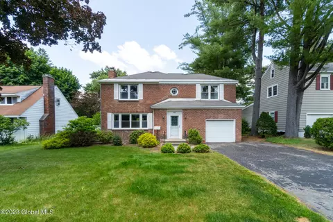 2061 Lexington Pkwy, Niskayuna, NY 12309