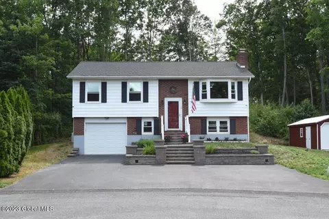 13 Pines Ct, Albany, NY 12203