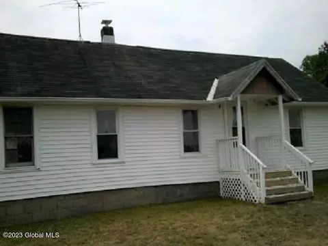42 Luzerne Rd, Queensbury, NY 12804