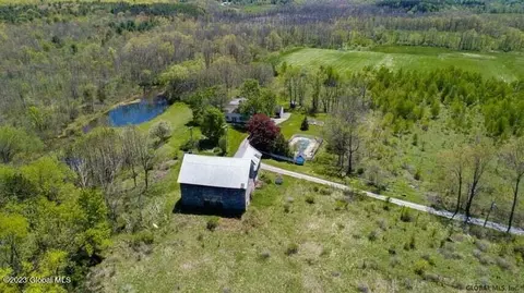 44 Country Ln, Voorheesville, NY 12186