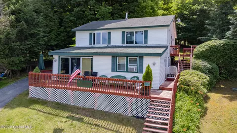 710 S Shore Rd, Edinburg, NY 12134