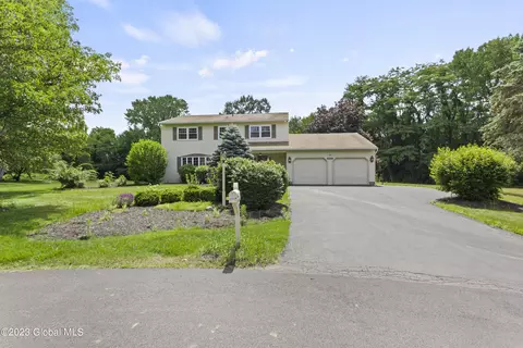 35 Lawmar Ln, Burnt Hills, NY 12027