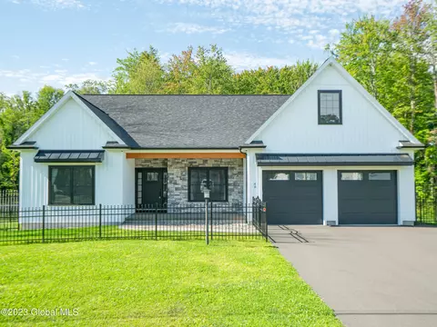 48 North Rd, Troy, NY 12180