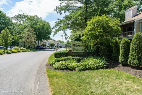 5209 S Forest Point Pointe Drive S Dr, Clifton Park, NY 12065