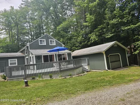 14 Pine St, Hadley, NY 12835