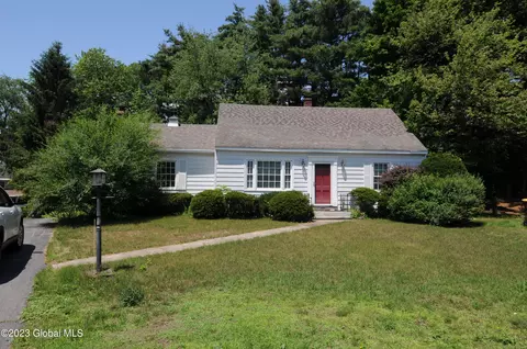5 Currie Ct, Ballston Spa, NY 12020