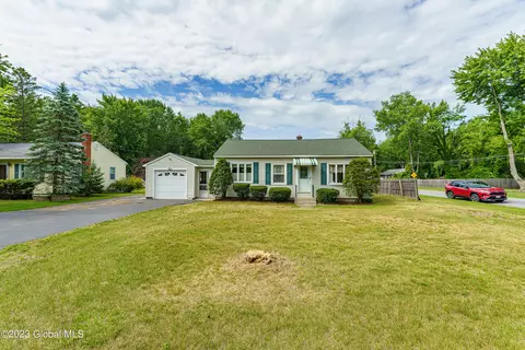 2803 Curry Rd, Schenectady, NY 12303