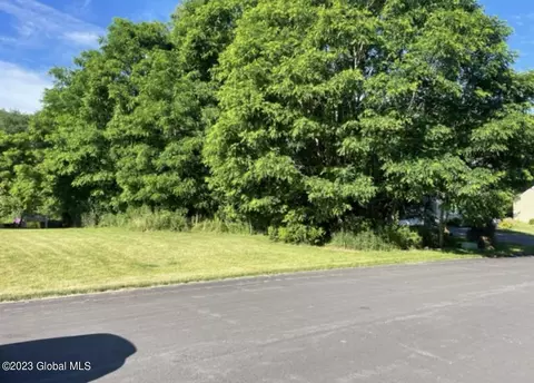 918 Ridgeview Cir, Castleton, NY 12033 photo 1